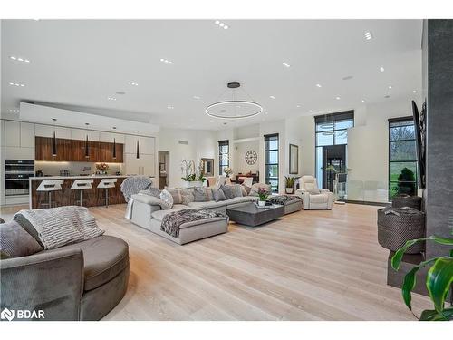 2761 Lockhart Road, Innisfil, ON - Indoor Photo Showing Living Room