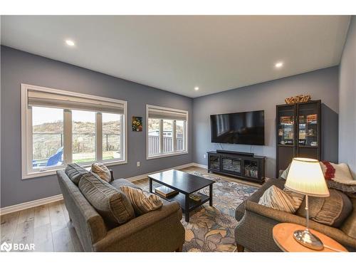 66 Atlantis Drive Drive, Orillia, ON - Indoor Photo Showing Living Room