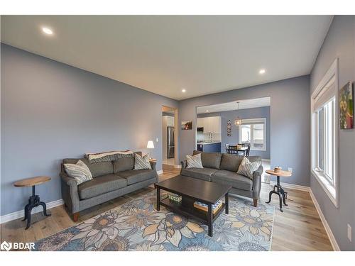 66 Atlantis Drive Drive, Orillia, ON - Indoor Photo Showing Living Room