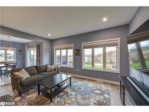 66 Atlantis Drive Drive, Orillia, ON - Indoor Photo Showing Living Room