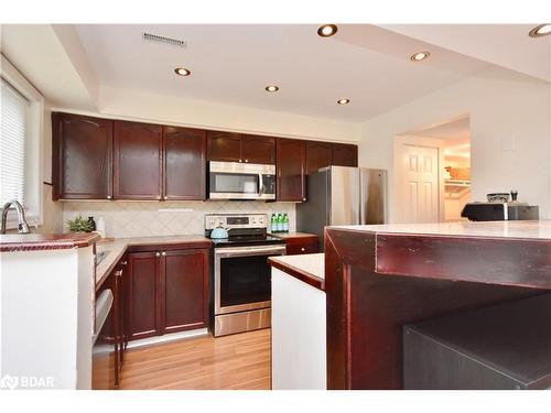 2 Lewis Lane, Barrie, ON - Indoor Photo Showing Kitchen