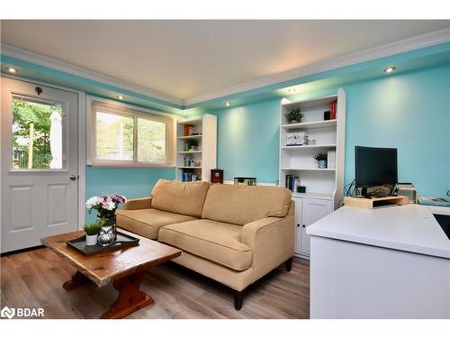 2 Lewis Lane, Barrie, ON - Indoor Photo Showing Living Room