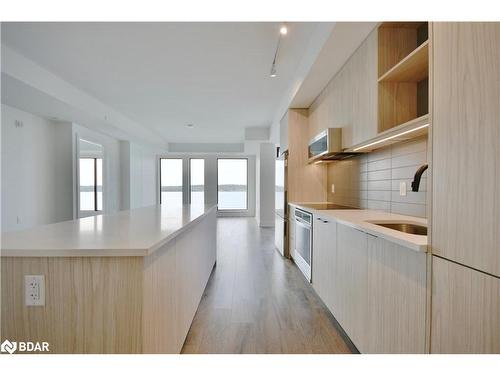 702-185 Dunlop Street East, Barrie, ON - Indoor Photo Showing Kitchen