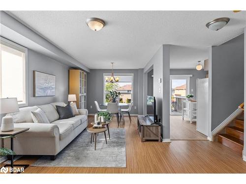 70 Courtney Crescent, Barrie, ON - Indoor Photo Showing Living Room