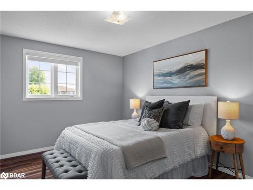 70 Courtney Crescent, Barrie, ON - Indoor Photo Showing Bedroom