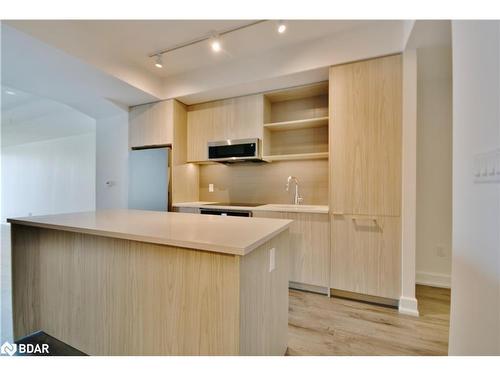 703-185 Dunlop Street E, Barrie, ON - Indoor Photo Showing Kitchen