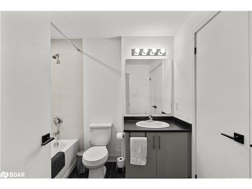 117-4 Spice Way, Barrie, ON - Indoor Photo Showing Bathroom