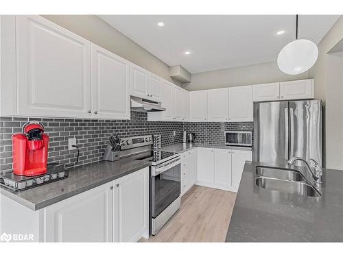 12-218 Crosswinds Boulevard, The Blue Mountains, ON - Indoor Photo Showing Kitchen With Double Sink With Upgraded Kitchen