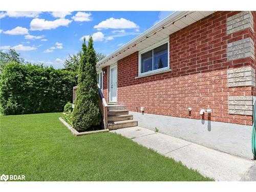 8 Robinson Road, Elmvale, ON - Outdoor