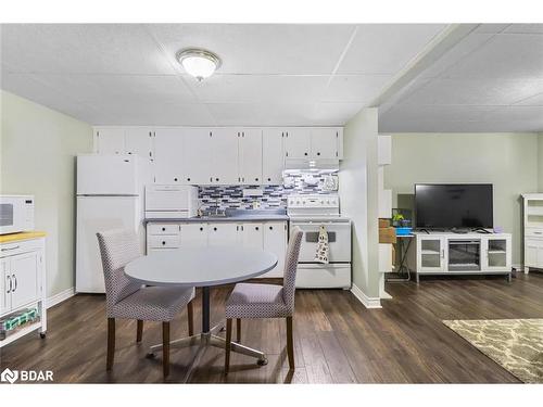 8 Robinson Road, Elmvale, ON - Indoor Photo Showing Dining Room