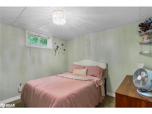 8 Robinson Road, Elmvale, ON - Indoor Photo Showing Bedroom