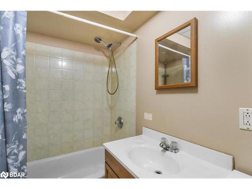 8 Robinson Road, Elmvale, ON - Indoor Photo Showing Bathroom