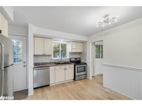 275 Pine Drive, Barrie, ON - Indoor Photo Showing Kitchen