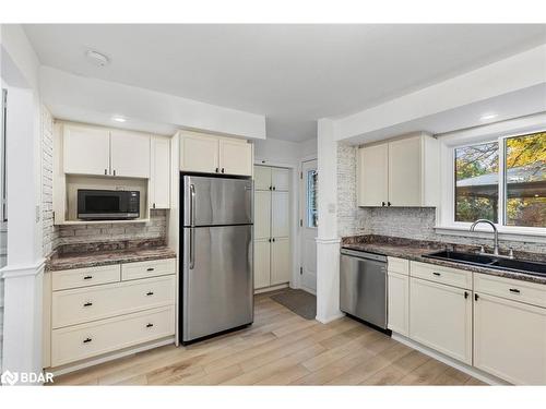 275 Pine Drive, Barrie, ON - Indoor Photo Showing Kitchen With Double Sink