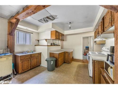 1213 Bayfield St N Street N, Barrie, ON - Indoor Photo Showing Kitchen With Double Sink