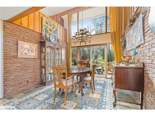 11890 6 Line, Georgetown, ON - Indoor Photo Showing Dining Room