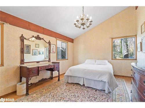 11890 6 Line, Georgetown, ON - Indoor Photo Showing Bedroom