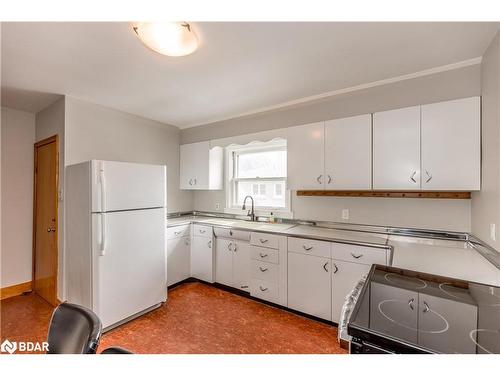 81 Eccles Street N, Barrie, ON - Indoor Photo Showing Kitchen With Double Sink