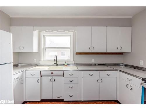 81 Eccles Street N, Barrie, ON - Indoor Photo Showing Kitchen