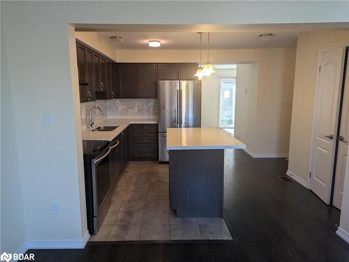 99 Frank'S Way, Barrie, ON - Indoor Photo Showing Kitchen