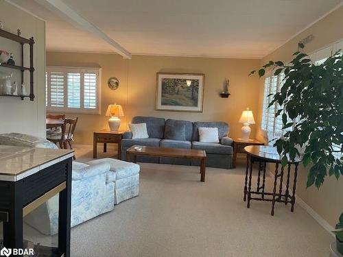 15 Trefoil Drive, Innisfil, ON - Indoor Photo Showing Living Room