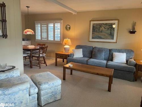 15 Trefoil Drive, Innisfil, ON - Indoor Photo Showing Living Room