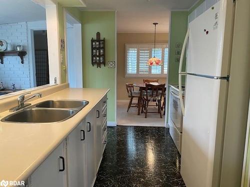 15 Trefoil Drive, Innisfil, ON - Indoor Photo Showing Kitchen With Double Sink