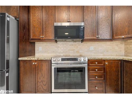 15 Prince William Way, Barrie, ON - Indoor Photo Showing Kitchen