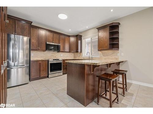 15 Prince William Way, Barrie, ON - Indoor Photo Showing Kitchen With Stainless Steel Kitchen