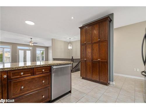 15 Prince William Way, Barrie, ON - Indoor Photo Showing Kitchen