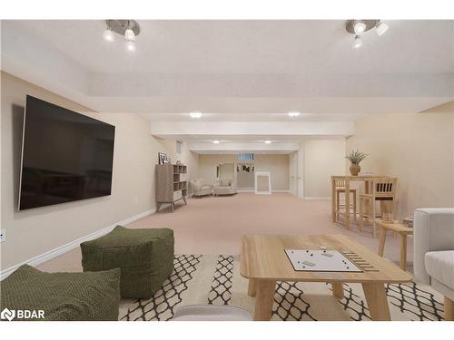 15 Prince William Way, Barrie, ON - Indoor Photo Showing Living Room