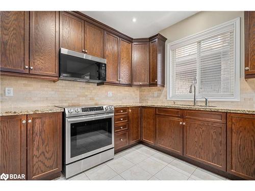 15 Prince William Way, Barrie, ON - Indoor Photo Showing Kitchen