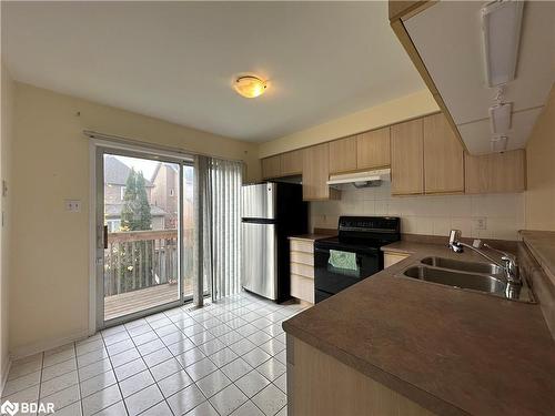 37-7101 Branigan Gate, Mississauga, ON - Indoor Photo Showing Kitchen With Double Sink