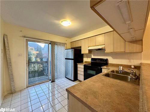 37-7101 Branigan Gate, Mississauga, ON - Indoor Photo Showing Kitchen With Double Sink