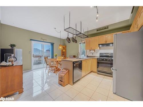 1917 Romina Court, Innisfil, ON - Indoor Photo Showing Kitchen