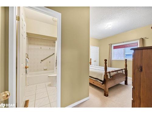 1917 Romina Court, Innisfil, ON - Indoor Photo Showing Other Room