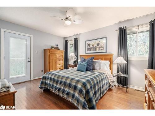 1560 Wilson Drive, Springwater, ON - Indoor Photo Showing Bedroom