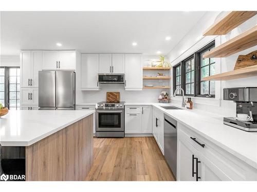 2764 Fairgrounds Road, Severn, ON - Indoor Photo Showing Kitchen With Upgraded Kitchen