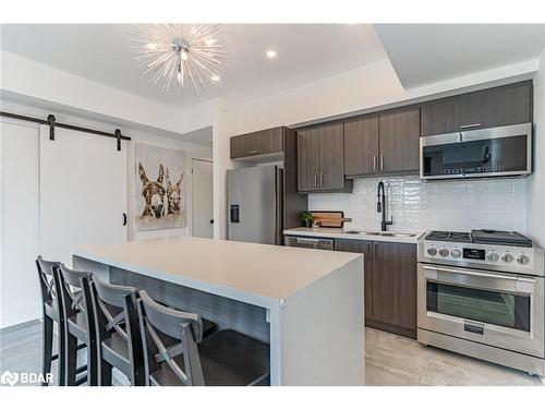 610-10 Culinary Lane, Barrie, ON - Indoor Photo Showing Kitchen With Upgraded Kitchen