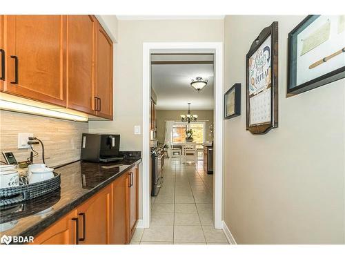 10 St Philip Court, Whitby, ON - Indoor Photo Showing Kitchen