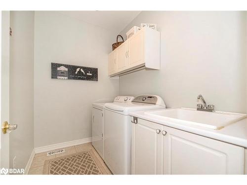 10 St Philip Court, Whitby, ON - Indoor Photo Showing Laundry Room