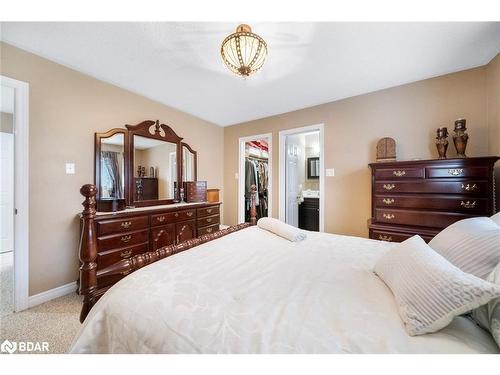 56 Bishop Drive, Barrie, ON - Indoor Photo Showing Bedroom