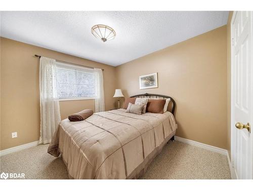 56 Bishop Drive, Barrie, ON - Indoor Photo Showing Bedroom