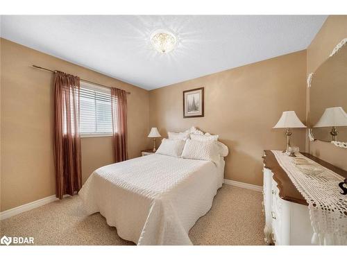 56 Bishop Drive, Barrie, ON - Indoor Photo Showing Bedroom