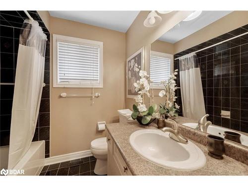 56 Bishop Drive, Barrie, ON - Indoor Photo Showing Bathroom