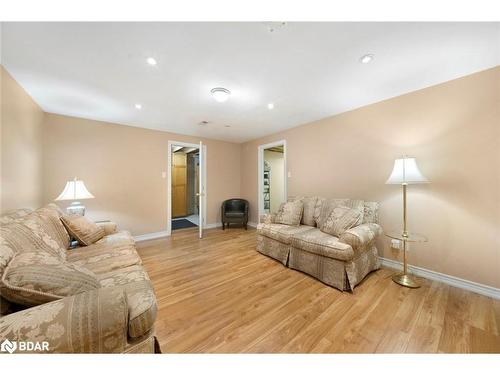 56 Bishop Drive, Barrie, ON - Indoor Photo Showing Living Room