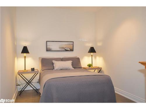 605-80 Orchard Point Road, Orillia, ON - Indoor Photo Showing Bedroom