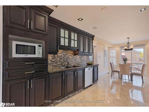 2857 Termini Terrace, Mississauga, ON - Indoor Photo Showing Kitchen