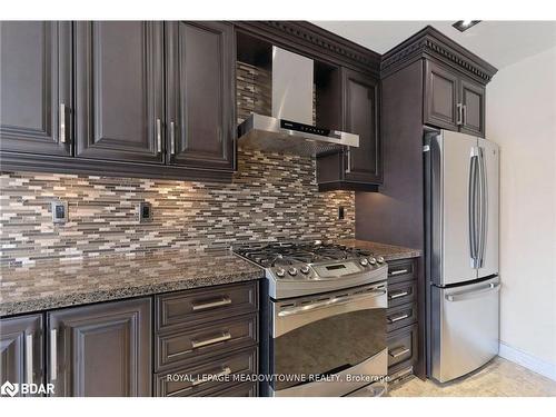 2857 Termini Terrace, Mississauga, ON - Indoor Photo Showing Kitchen With Stainless Steel Kitchen With Upgraded Kitchen