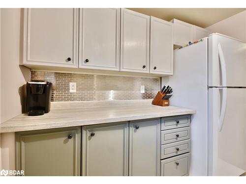 11 Pheasant Trail, Barrie, ON - Indoor Photo Showing Kitchen